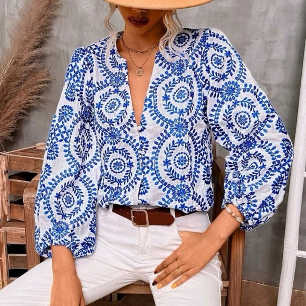 Blue Floral Embroidered Women's Top Size Small